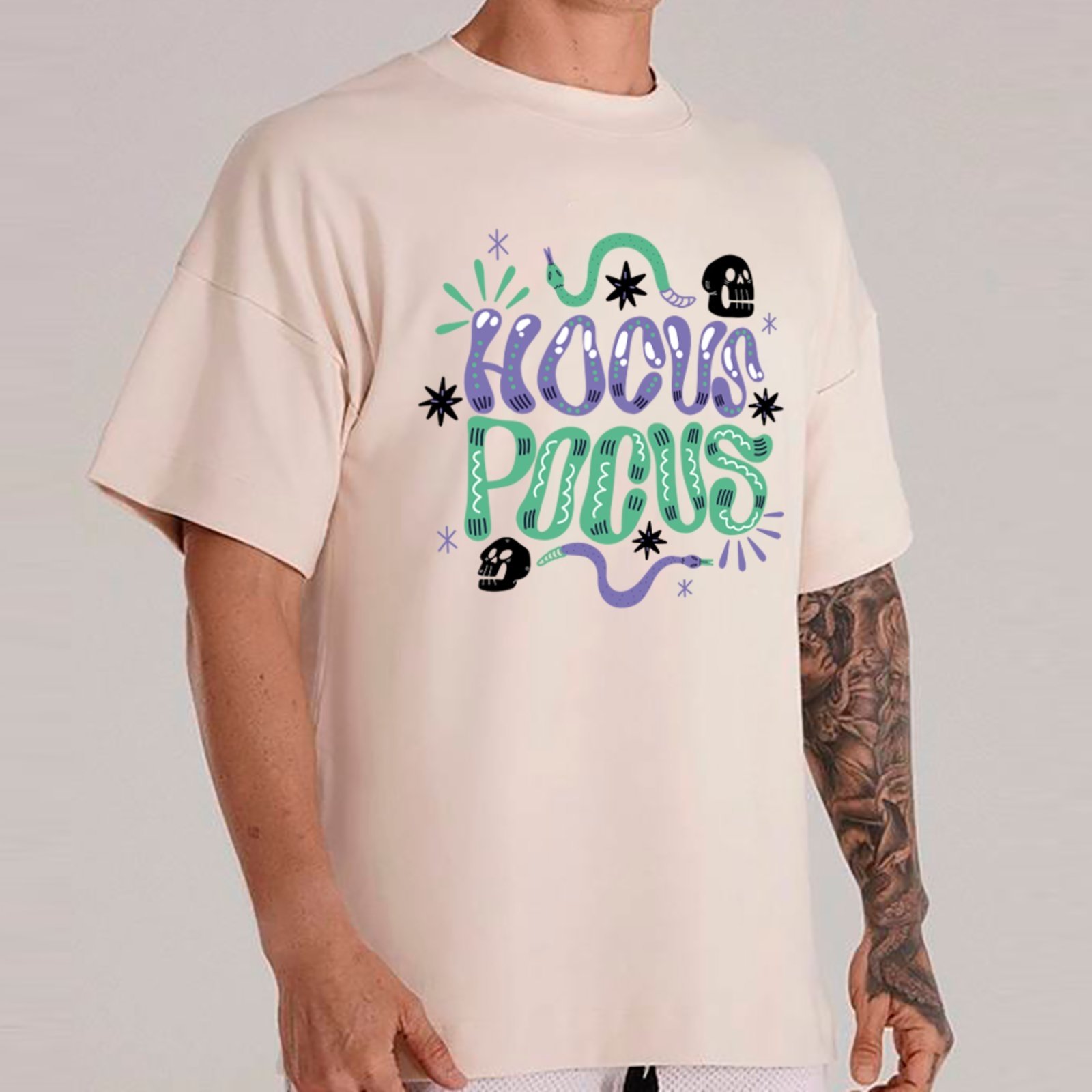 Camiseta Ousy Hocus Pocus Estilo Místico Oversized Unissex Off White