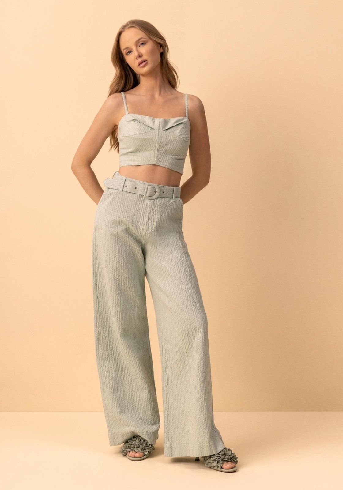 Top Cropped De Alças Com Elástico Nas Costas Em Sarja