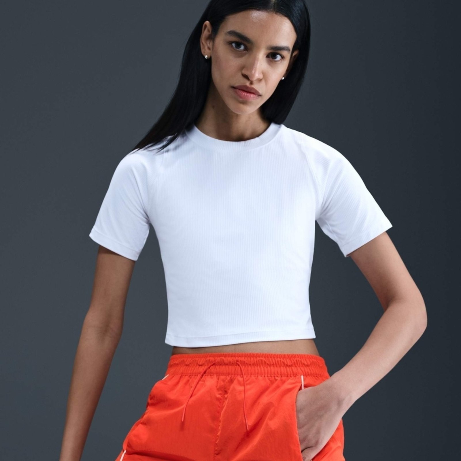 Vista 3 Shorts Nike Sportswear 2IN Feminino vermelho Nike vermelho