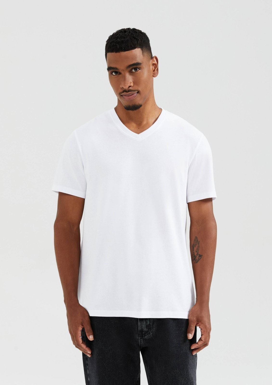 Camiseta Básica Masculina Manga Curta Gola V World