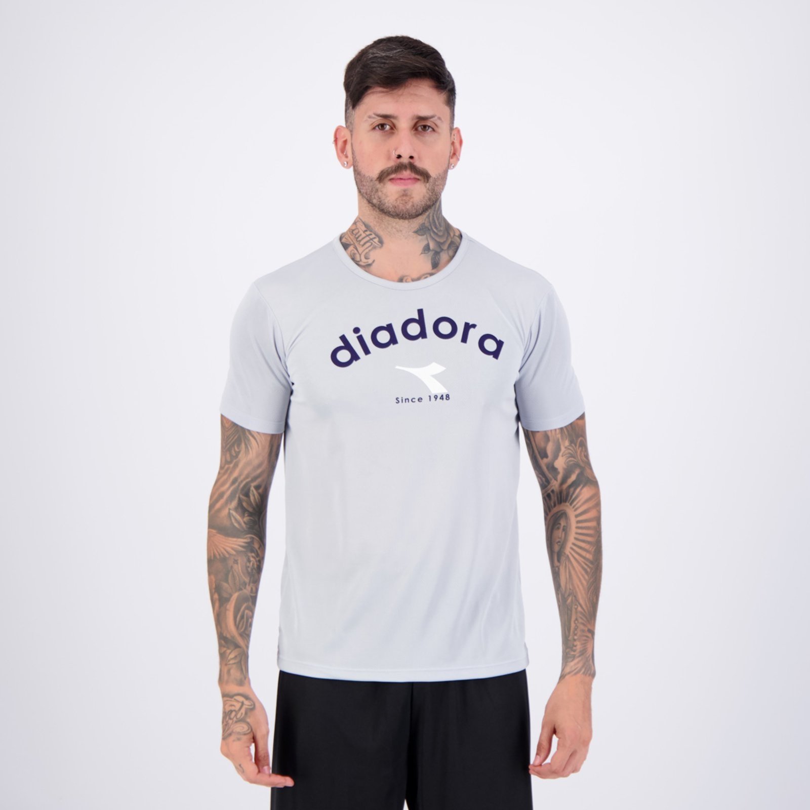 Camiseta Diadora Basic Logo Cinza