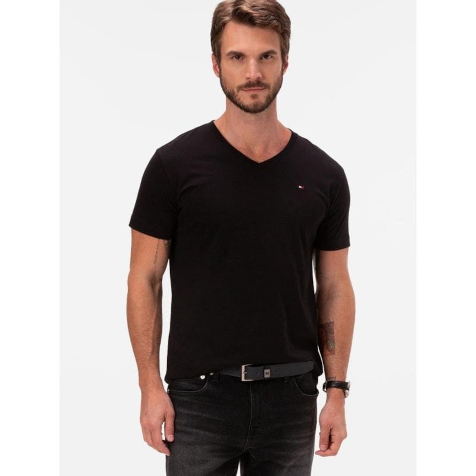 Camiseta Clássica Gola V Preto