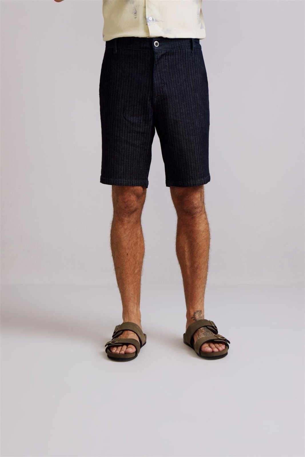 HIGHSTIL Bermuda Jeans Slim Fit - Lavagem Escura
