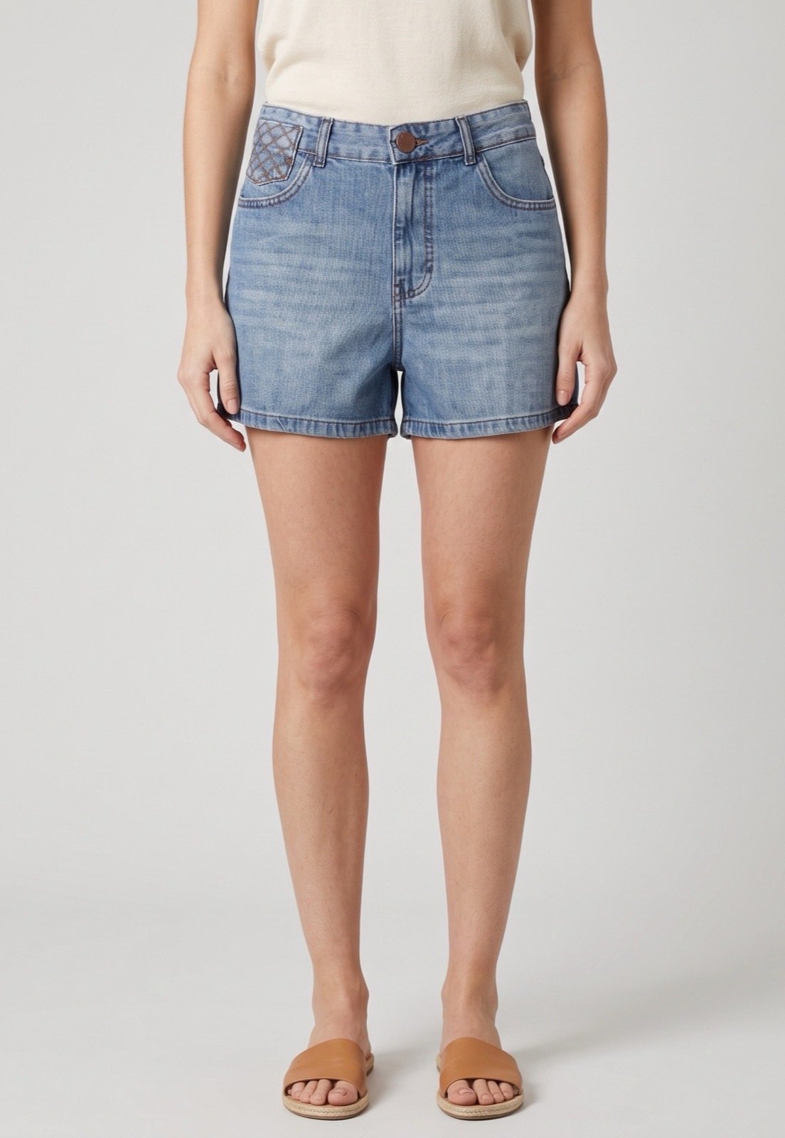 Short Jeans Feminino Cantão Matelassê Azul Claro