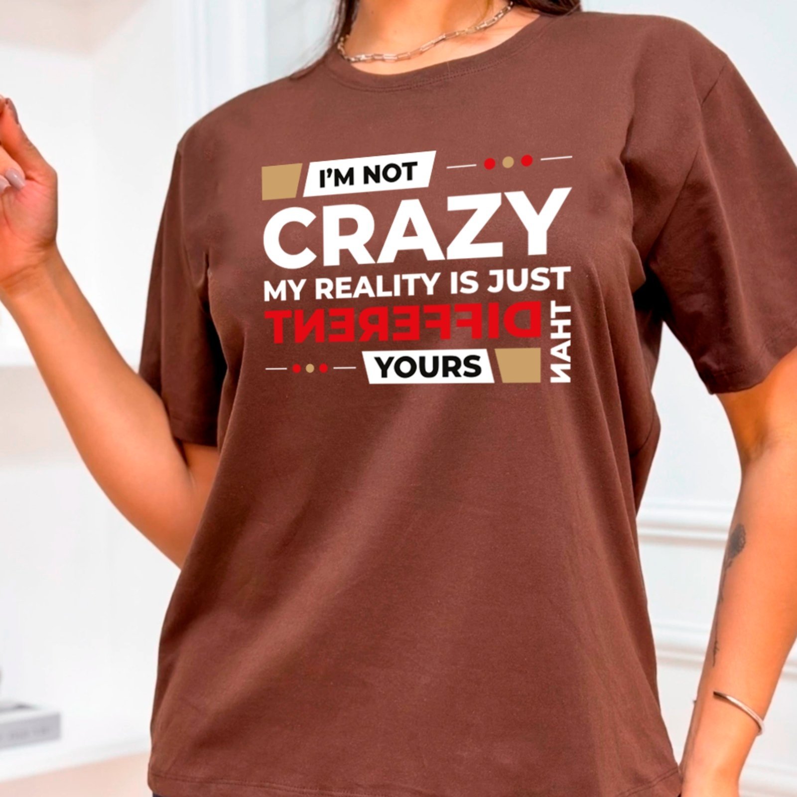 Camiseta Ousy Unissex I’m Not Crazy My Reality Is Different Básica Marrom