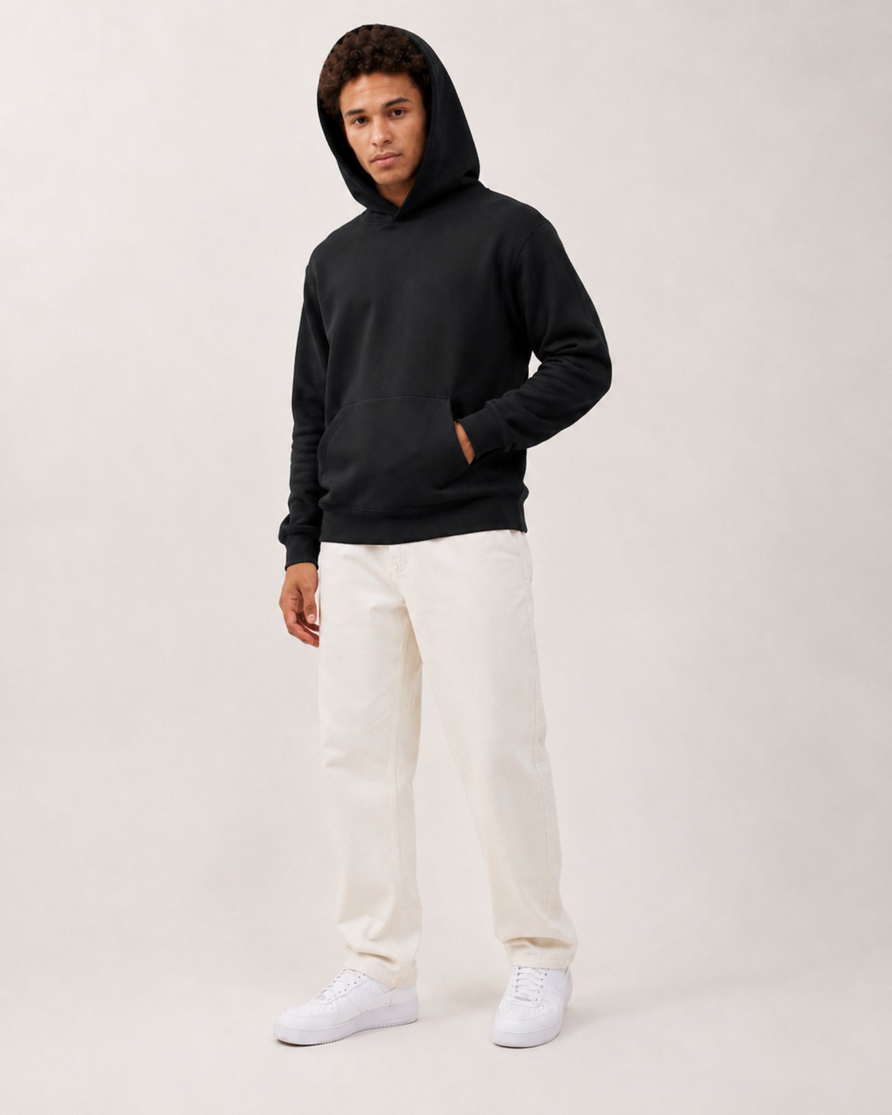 Blusa De Moletom Com Capuz E Bolso Canguru Sem Estampa - Preto