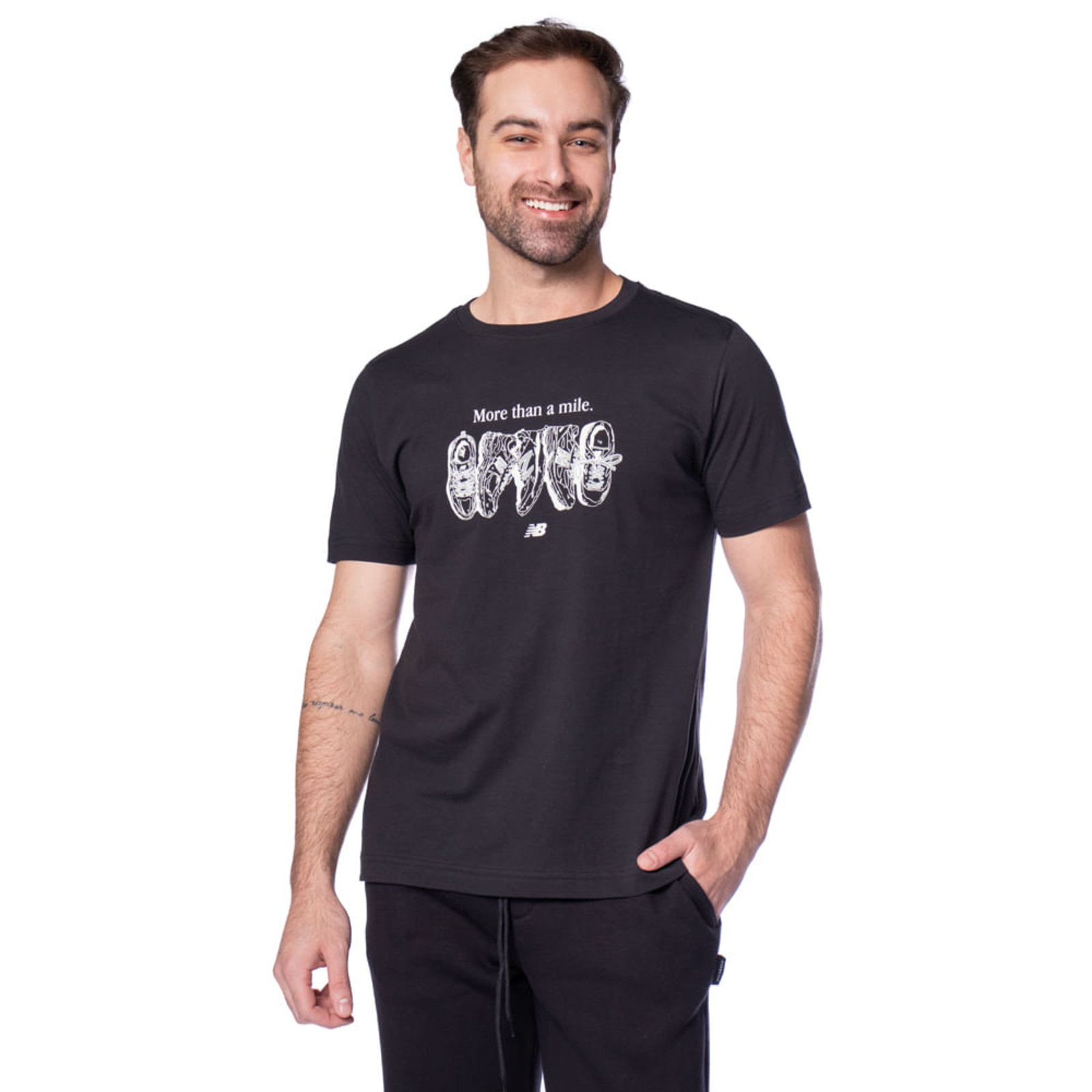 Camiseta Masculina New Balance Miler Graphic Preto