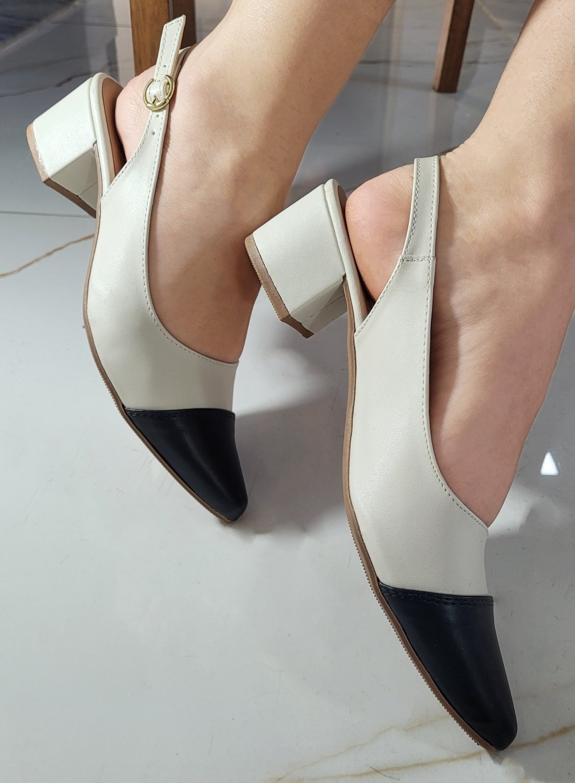 Scarpin Salto Médio Giovanna da Mata Bico Fino Slingback Elegante Confortável Biqueira