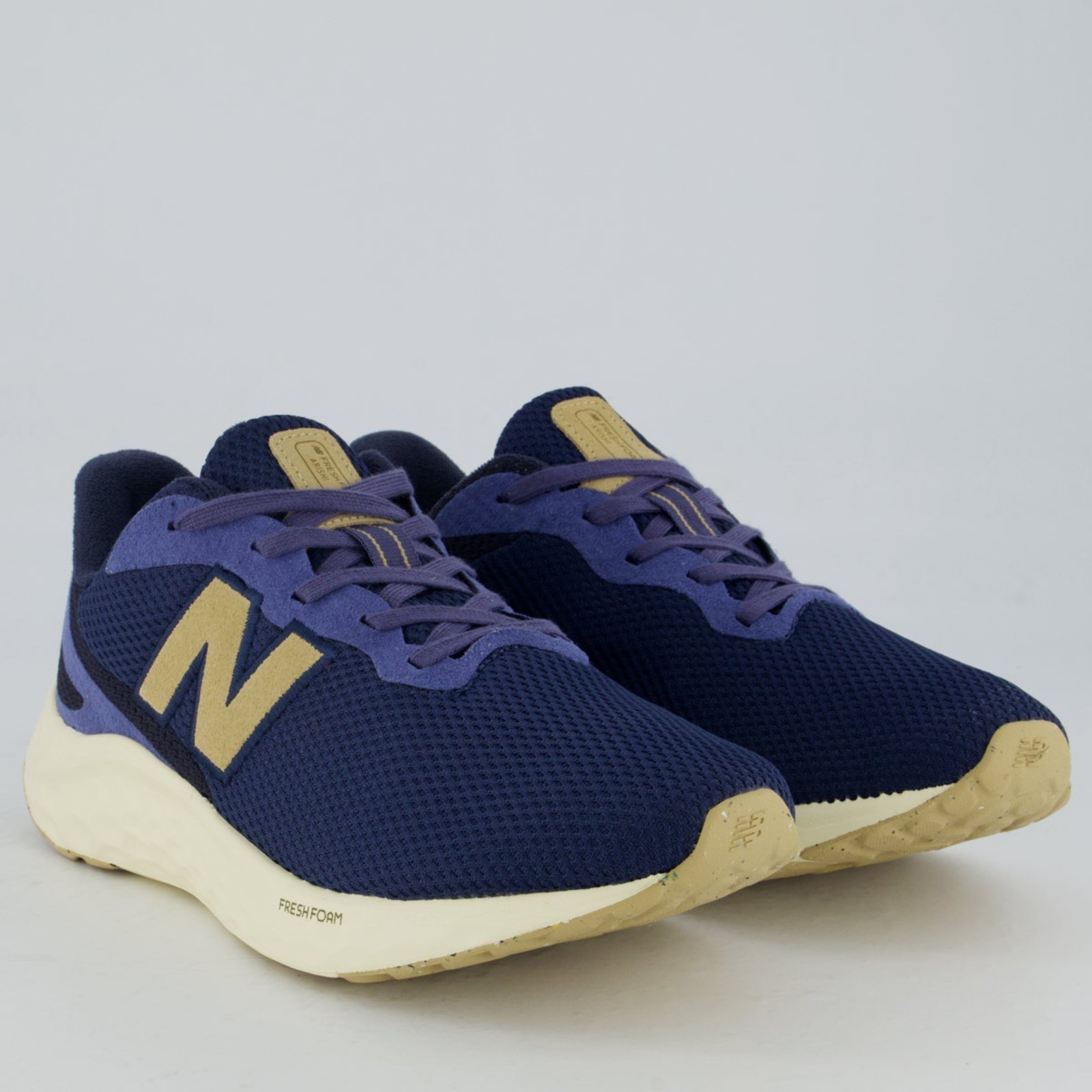 Vista 3 Tênis New Balance Fresh Foam Arishi V4 Azul e Roxo roxo azul New Balance roxo azul