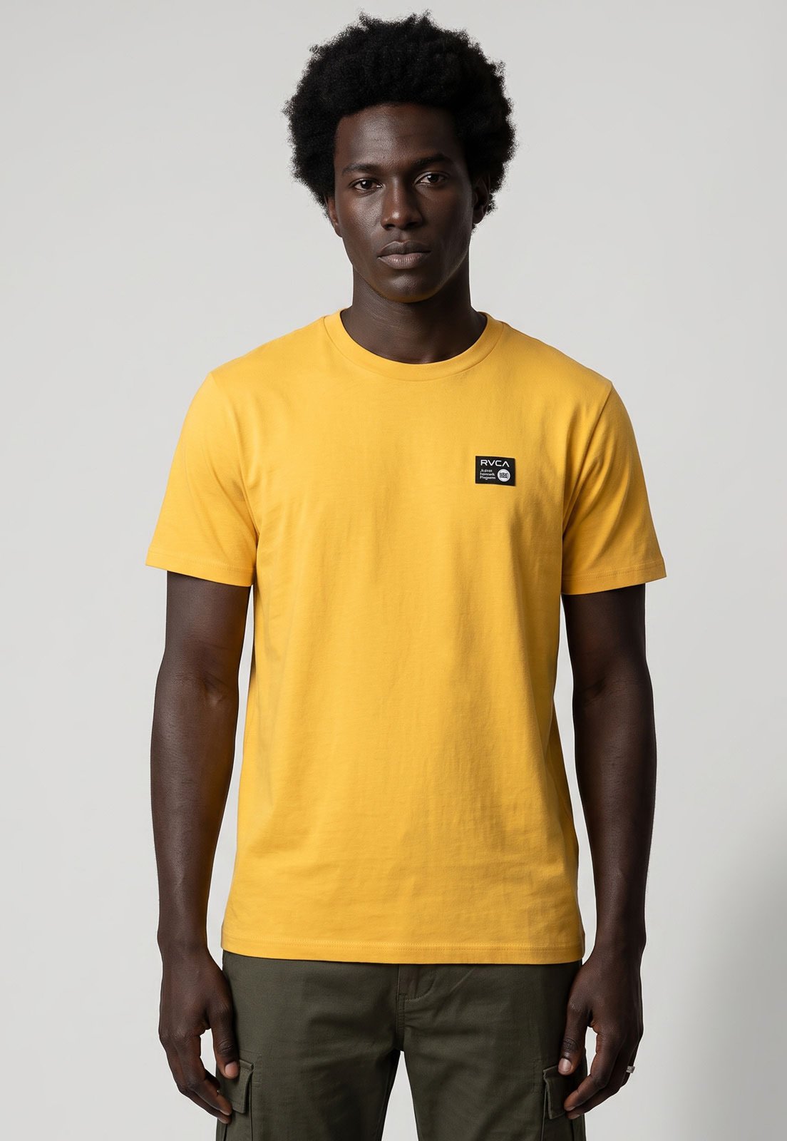 Camiseta Masculina RVCA ANP Label Amarela