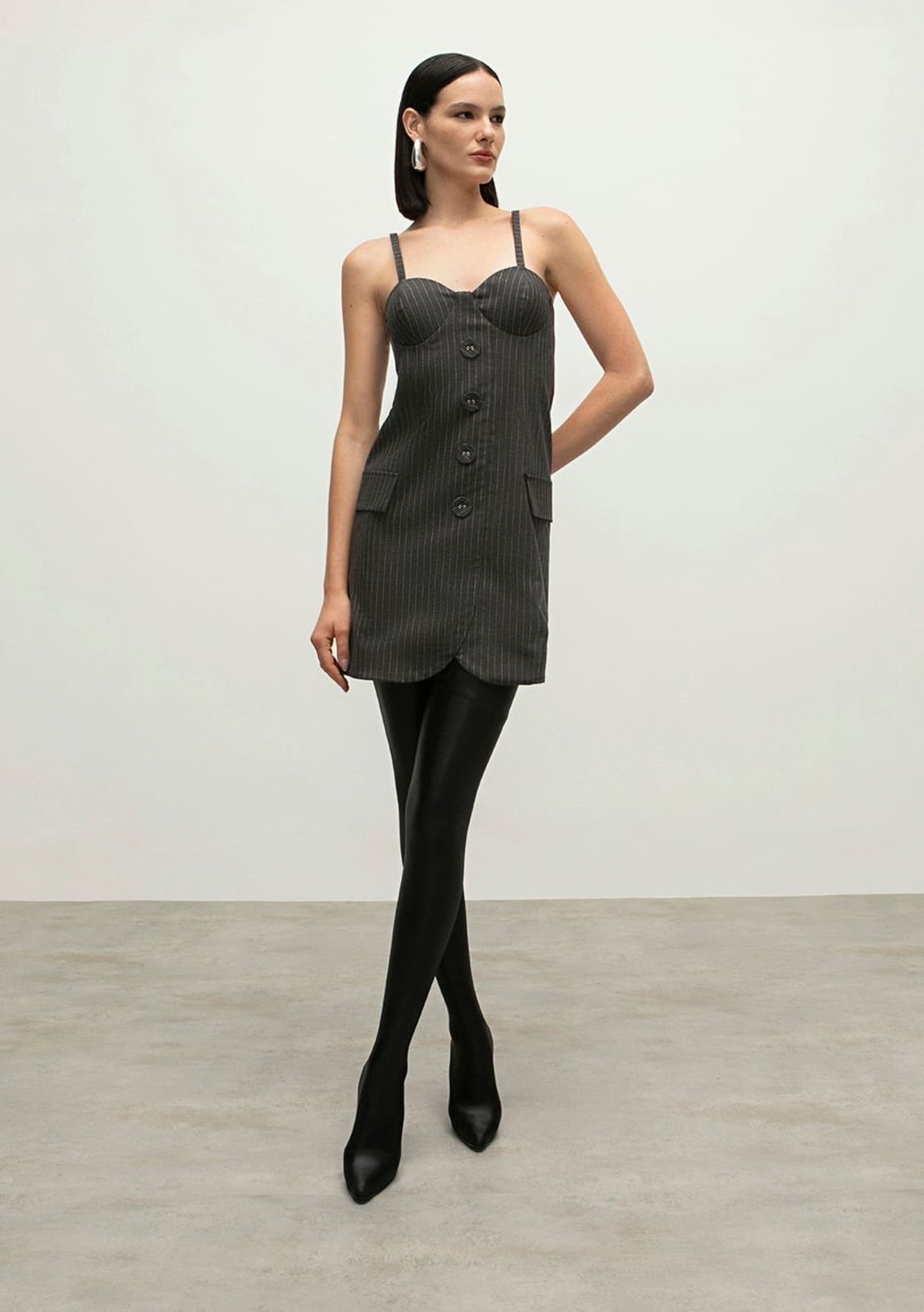 Vestido Iódice Curto Decote Princesa Transpasse Frente Cinza