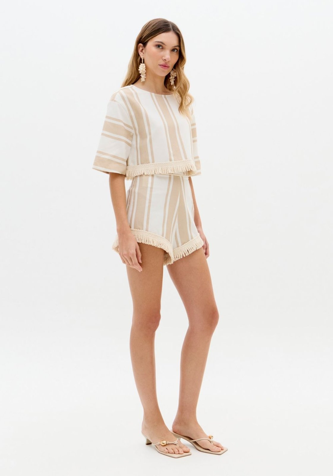 Short Hot Pants Com Franjas Lança Perfume Short Hot Pants Com Franjas Lança Perfume