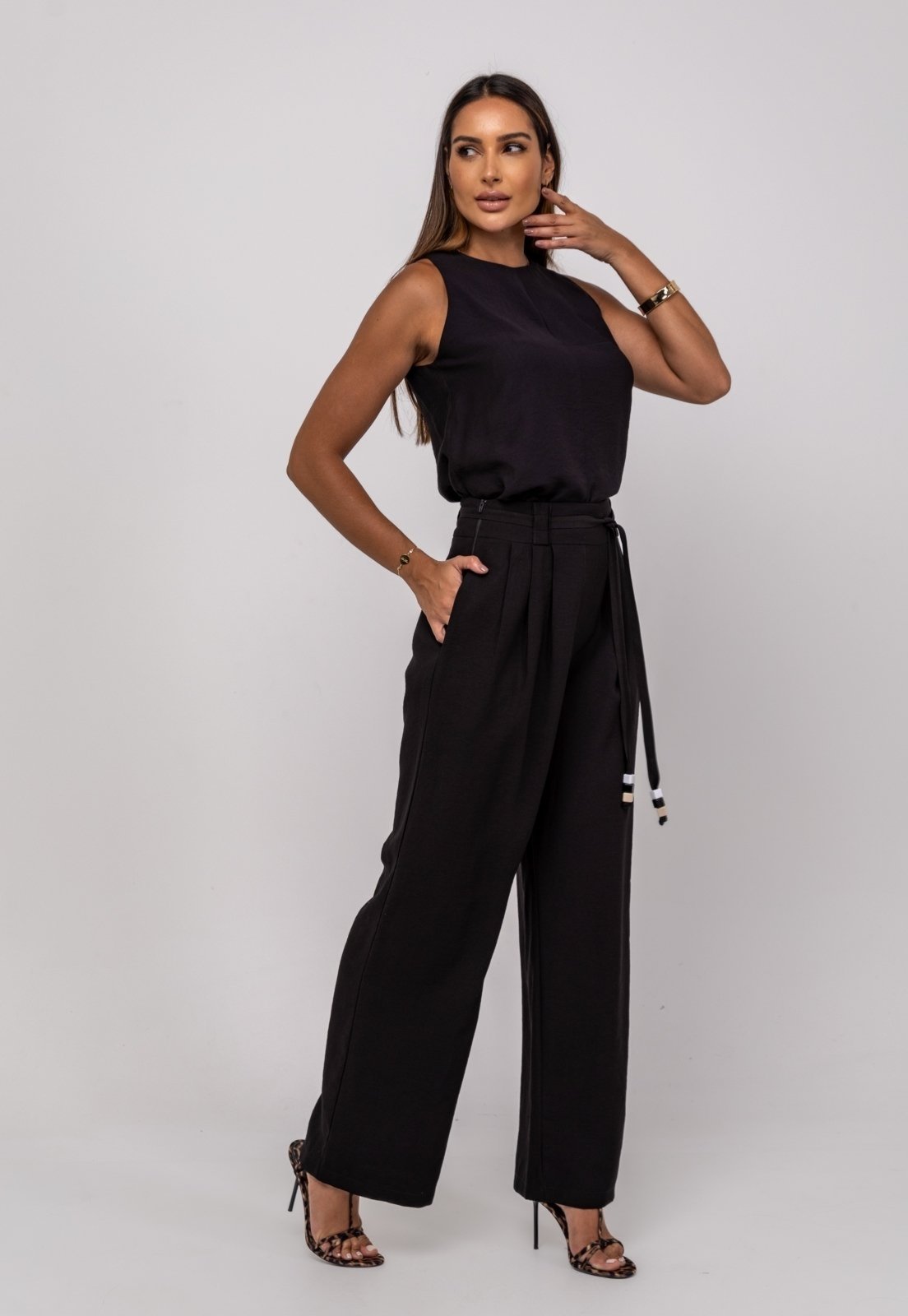 Calça Alfaiataria Wide Leg Com Faixa Salvatore Preto