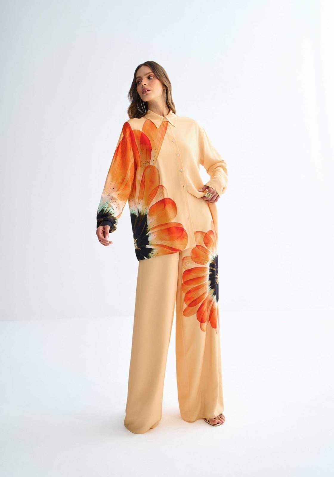 Camisa Manga Longa Oversized com Estampa Blossom