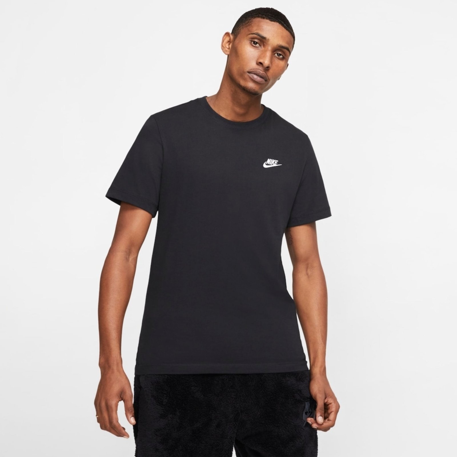 Camiseta Nike Sportswear Club Preta