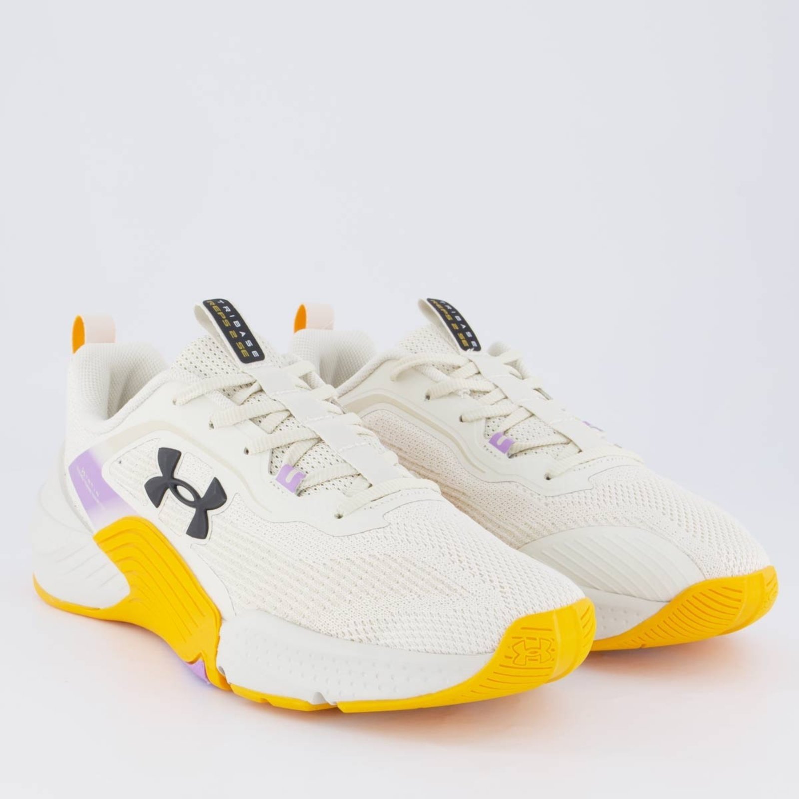 Vista 3 Tênis Under Armour Tribase Reps 2 SE e Laranja bege bege