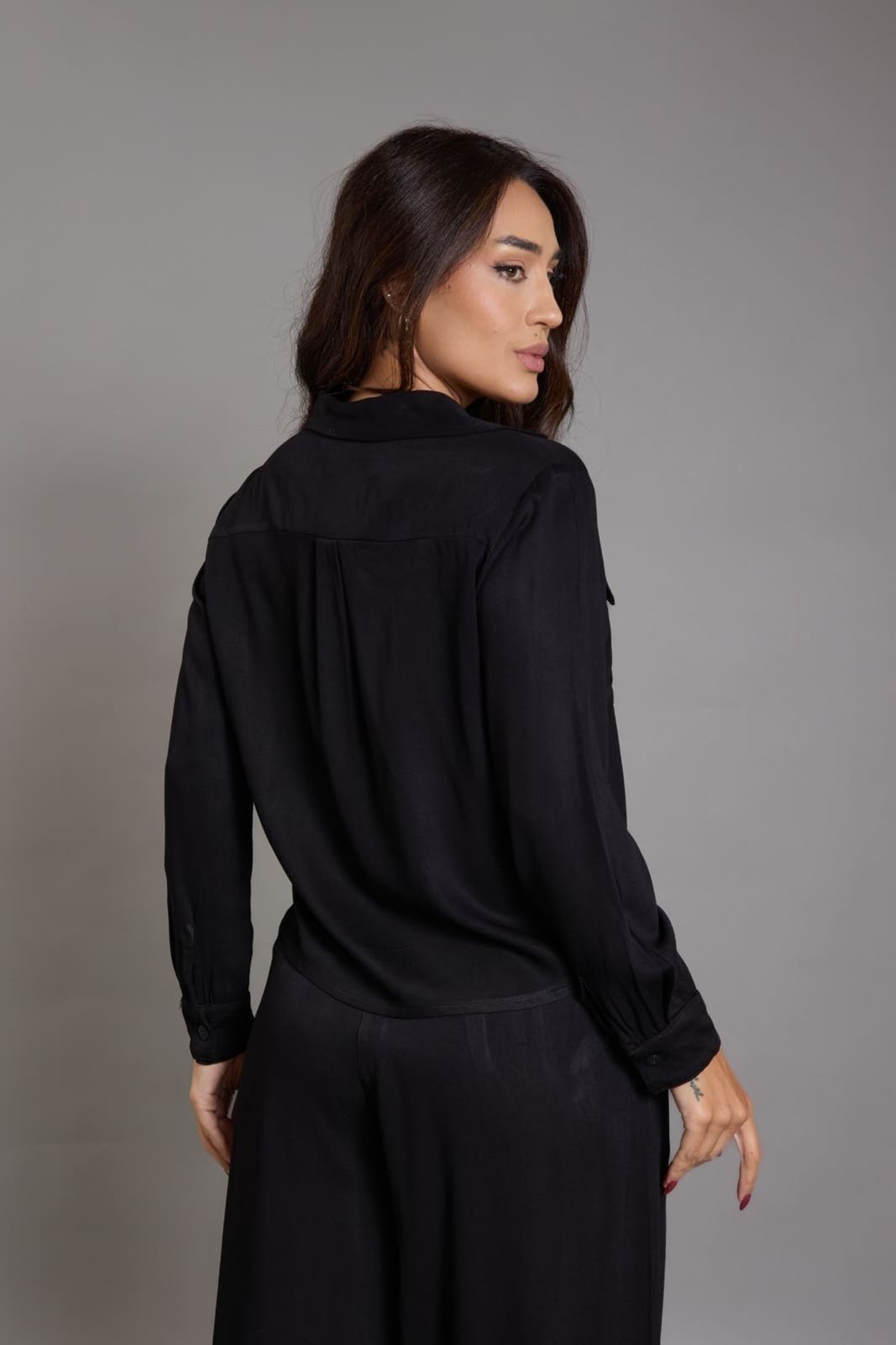 Vista 3 Camisa Feminina Manga Longa Preta com Bolsos Lemier Collection preto LEMIER preto