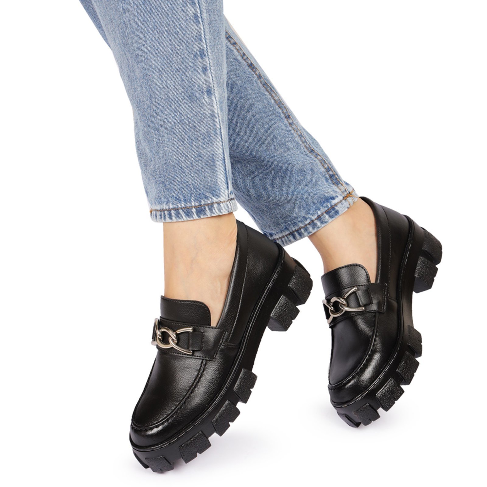 Sapato Mocassim Tratorado Feminino com Fivela Preto