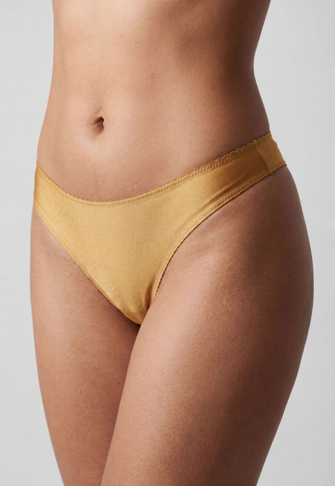 Vista 2 Calcinha Fio Dental Hope Acabamento Invisível Dourada dourado Hope dourado