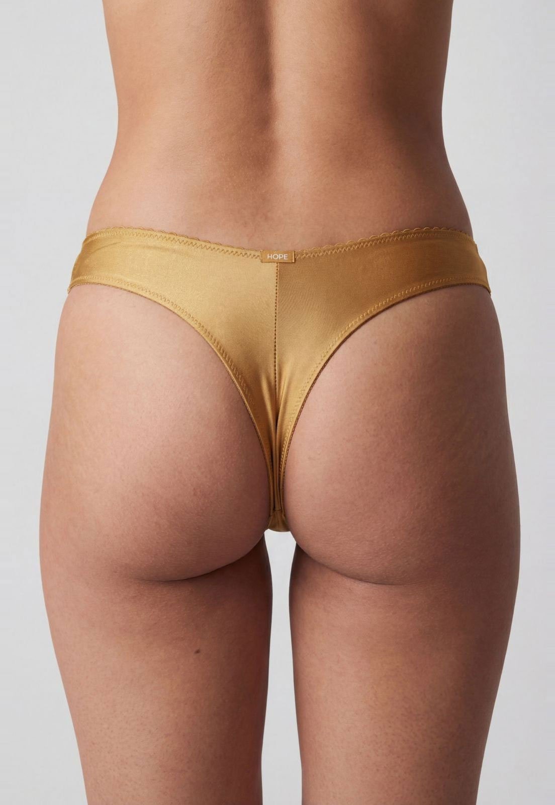 Vista 3 Calcinha Fio Dental Hope Acabamento Invisível Dourada dourado Hope dourado