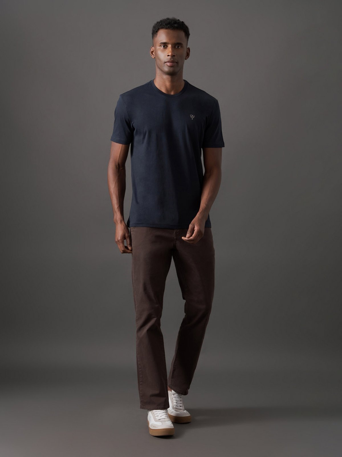 Vista 3 Camiseta Masculina Estampa Ômega No Peito Calvin Klein Jeans - Marinho azul marinho Calvin Klein Jeans azul marinho
