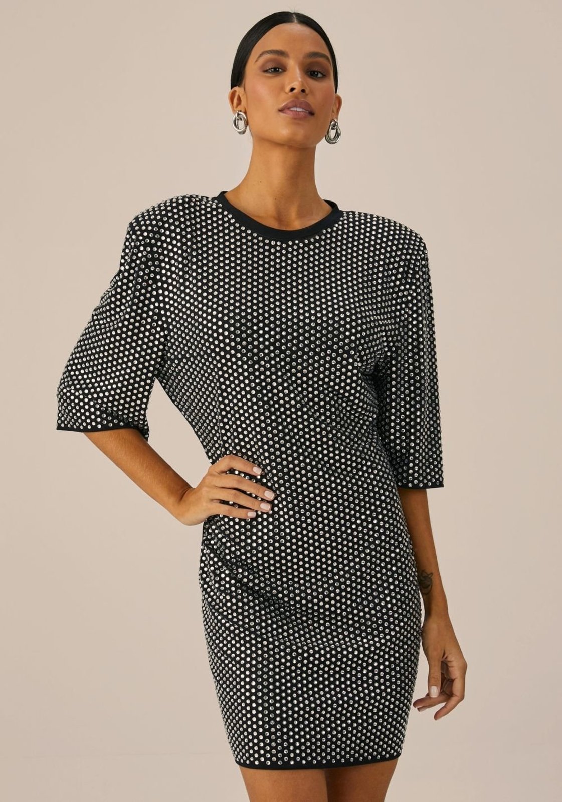 Vestido Shine Com Ombreira Lança Perfume