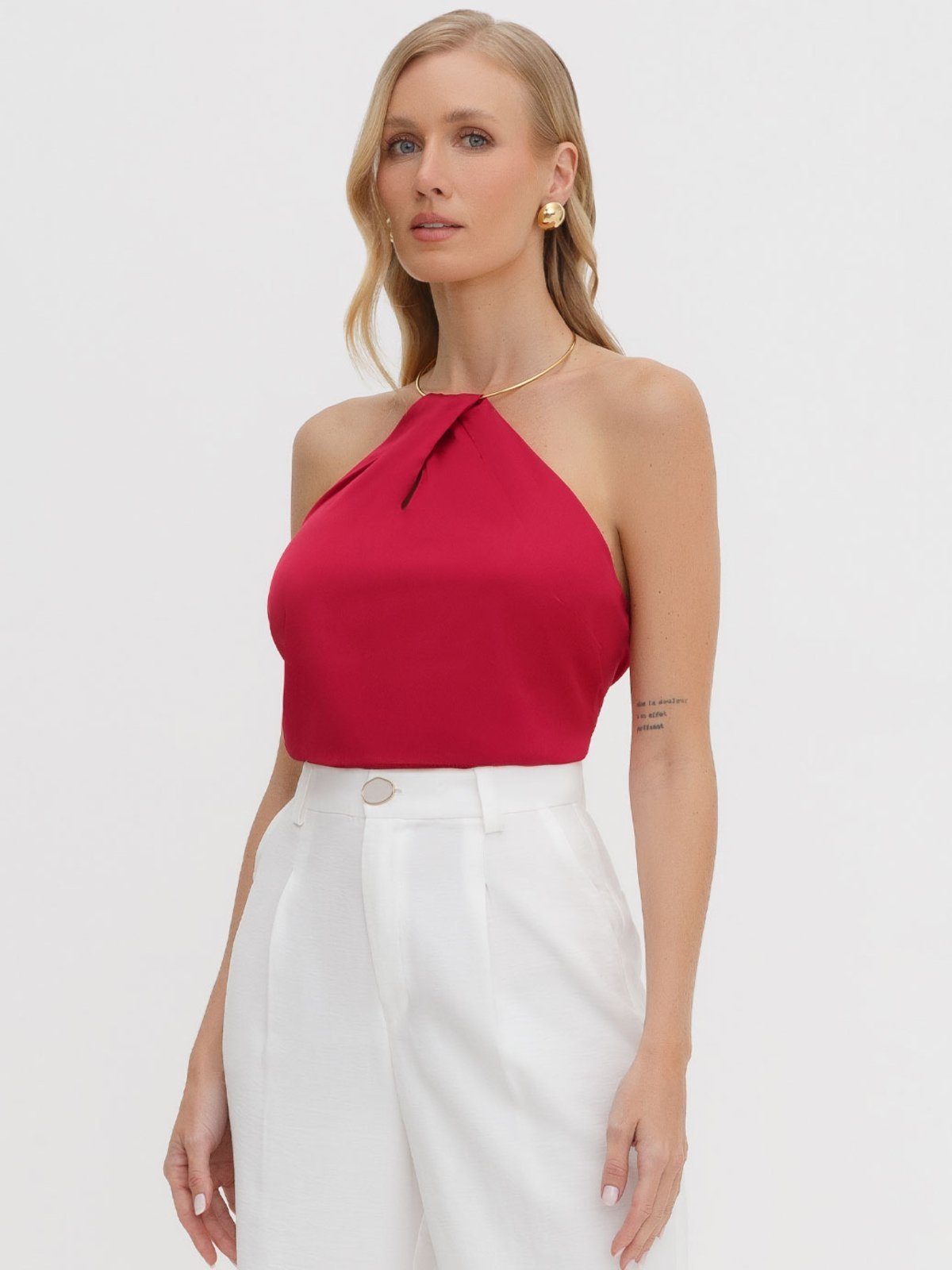 Blusa Cava Americana em Cetim Vermelha Raiana