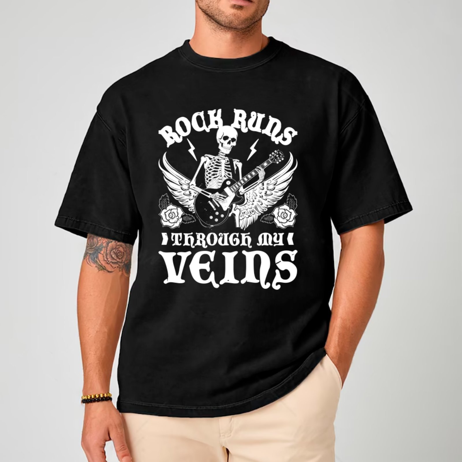 Camiseta Ousy Streetwear Rock Runs Through My Veins Oversized Unissex Preto