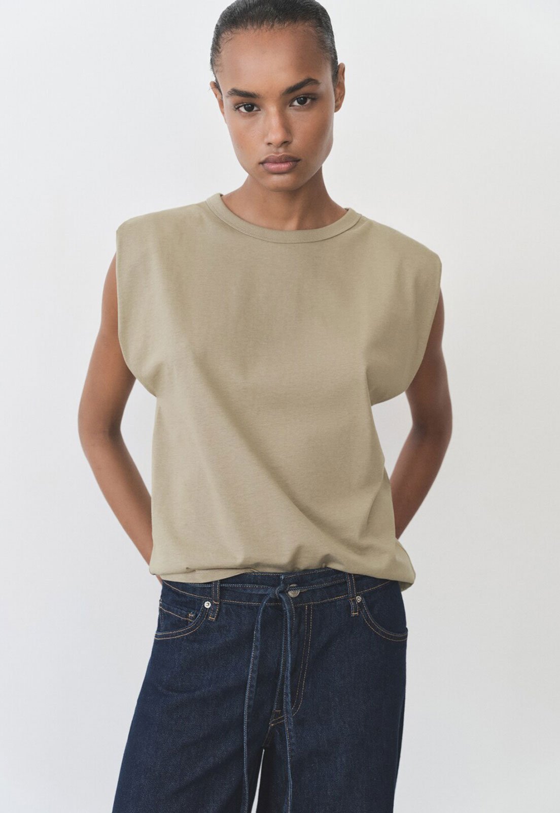 Camiseta Mango Reta Lisa Bege