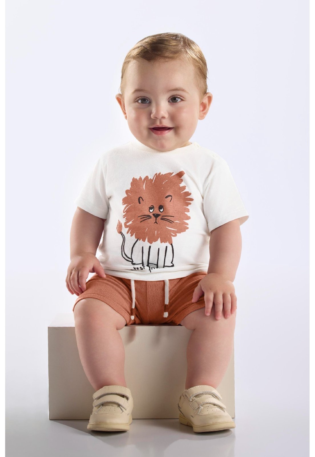 Infantil – Conjunto Camiseta Leão e Bermuda Up Baby Bege