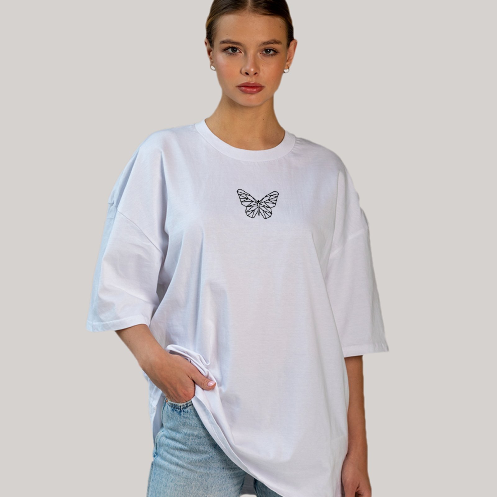 Vista 2 Camiseta Ousy Borboleta Geometrica Oversized Unissex preto ousy preto