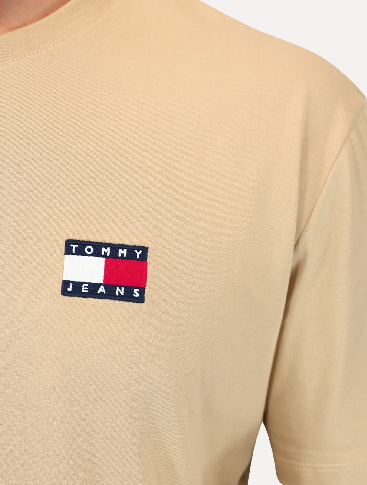 Vista 3 Camiseta Tommy Jeans Masculina Regular Flag Badge Tee Cáqui Médio azul marinho Tommy Jeans azul marinho