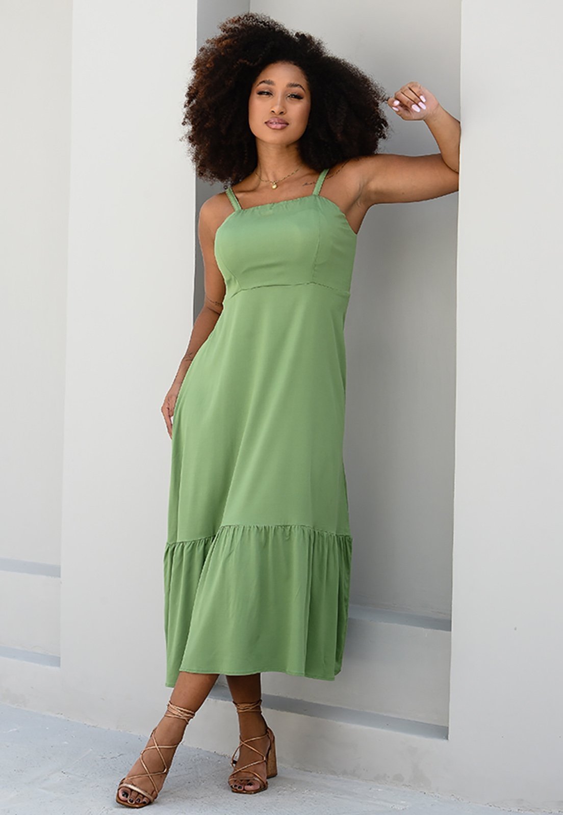 Vista 3 Vestido Midi com Babado na Barra BBonnie Emanuelly Pistache verde BBonnie verde
