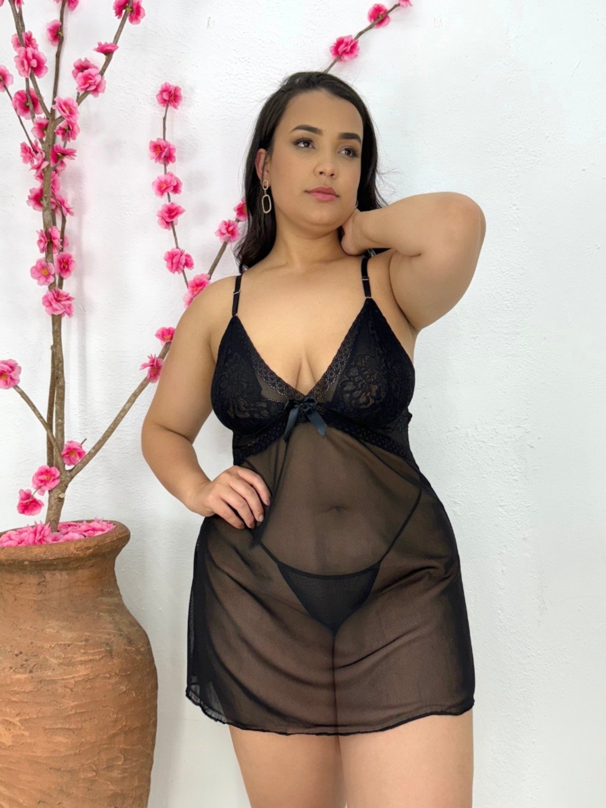 Camisola Feminina Plus Size em Tule Decote Nas Costas Preto