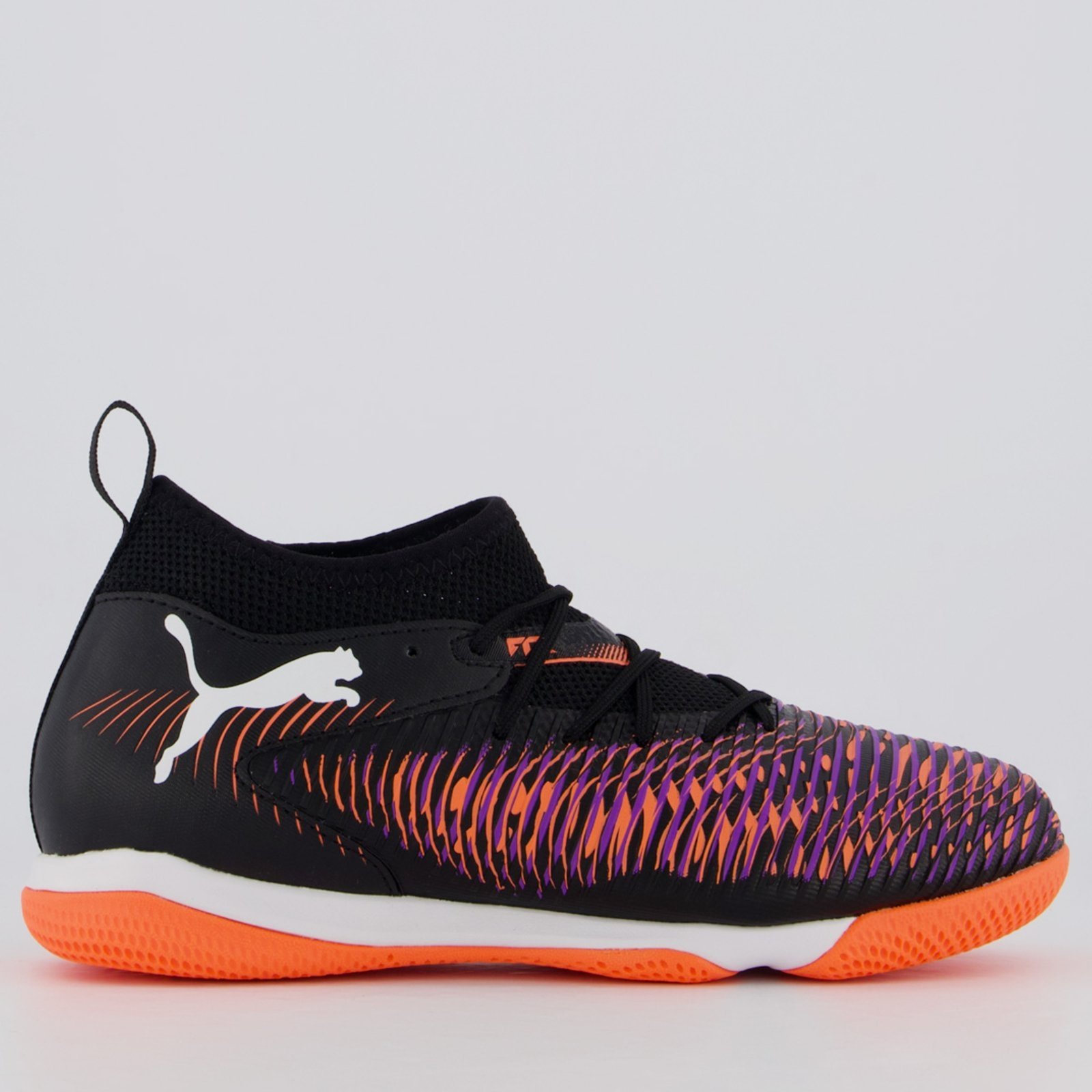 Vista 2 Chuteira Puma Future 8 Match IT + MID Futsal Juvenil Preta e Laranja preto Puma preto