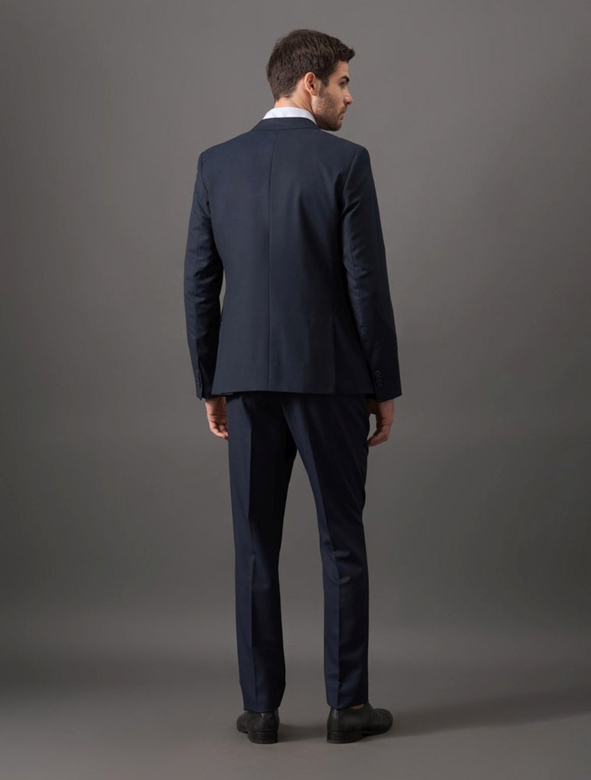 Vista 2 Costume Masculino Essentials Slim Abotoamento Simples Calvin Klein CKS Premium Label azul marinho CKS Premium Label azul marinho