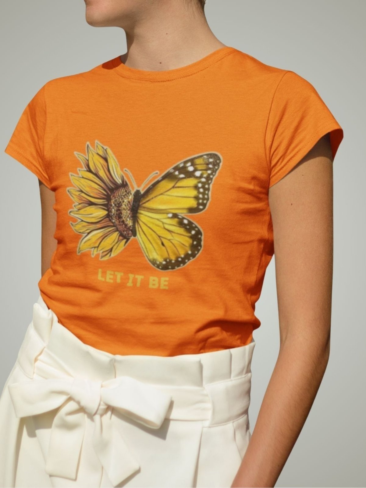 Camiseta Básica Feminina GuGi Let It Be Borboleta Girassol Laranja