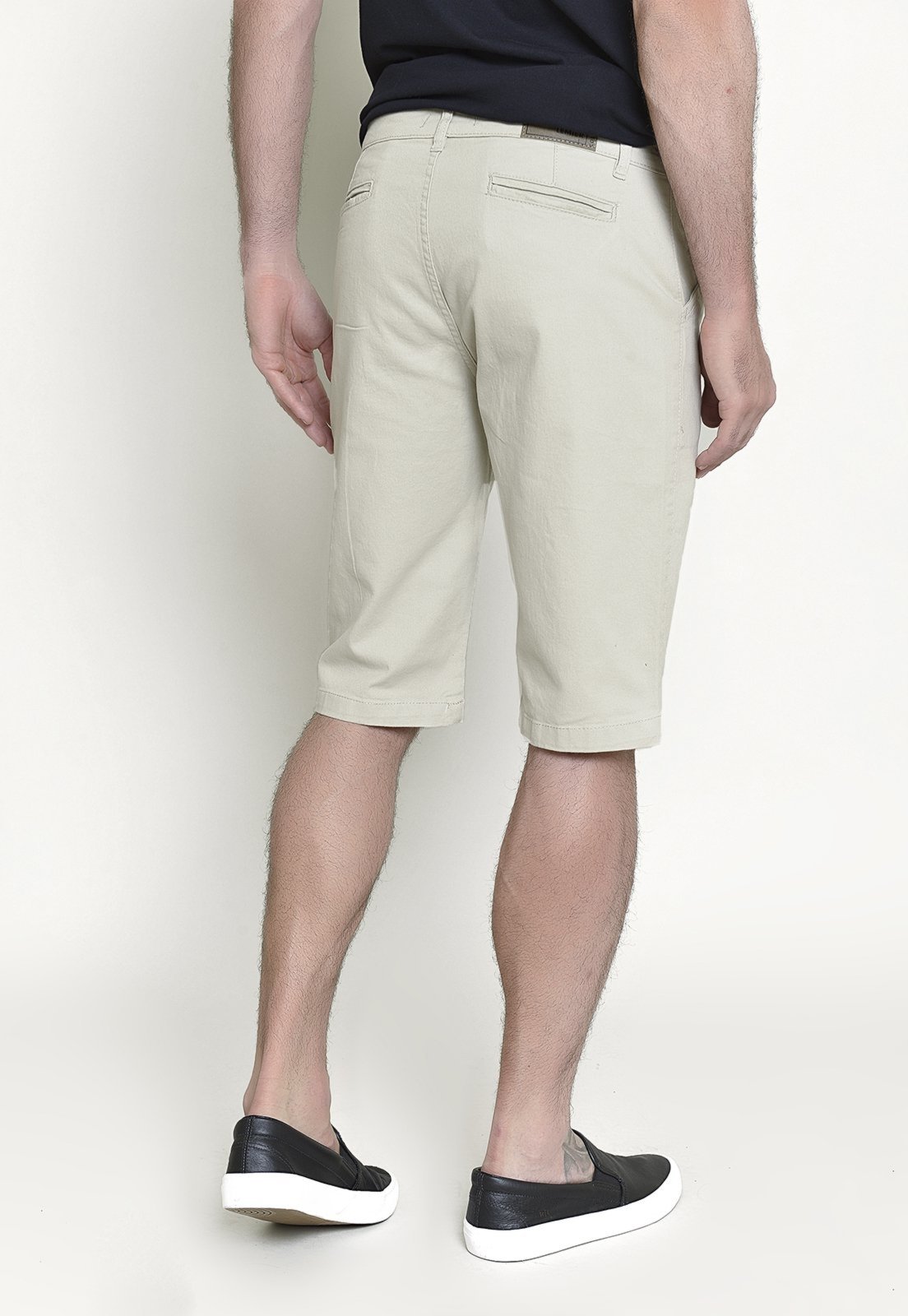 Vista 3 Bermuda Slim Sarja Lemier Collection com Bolso-Faca Color Areia bege bege