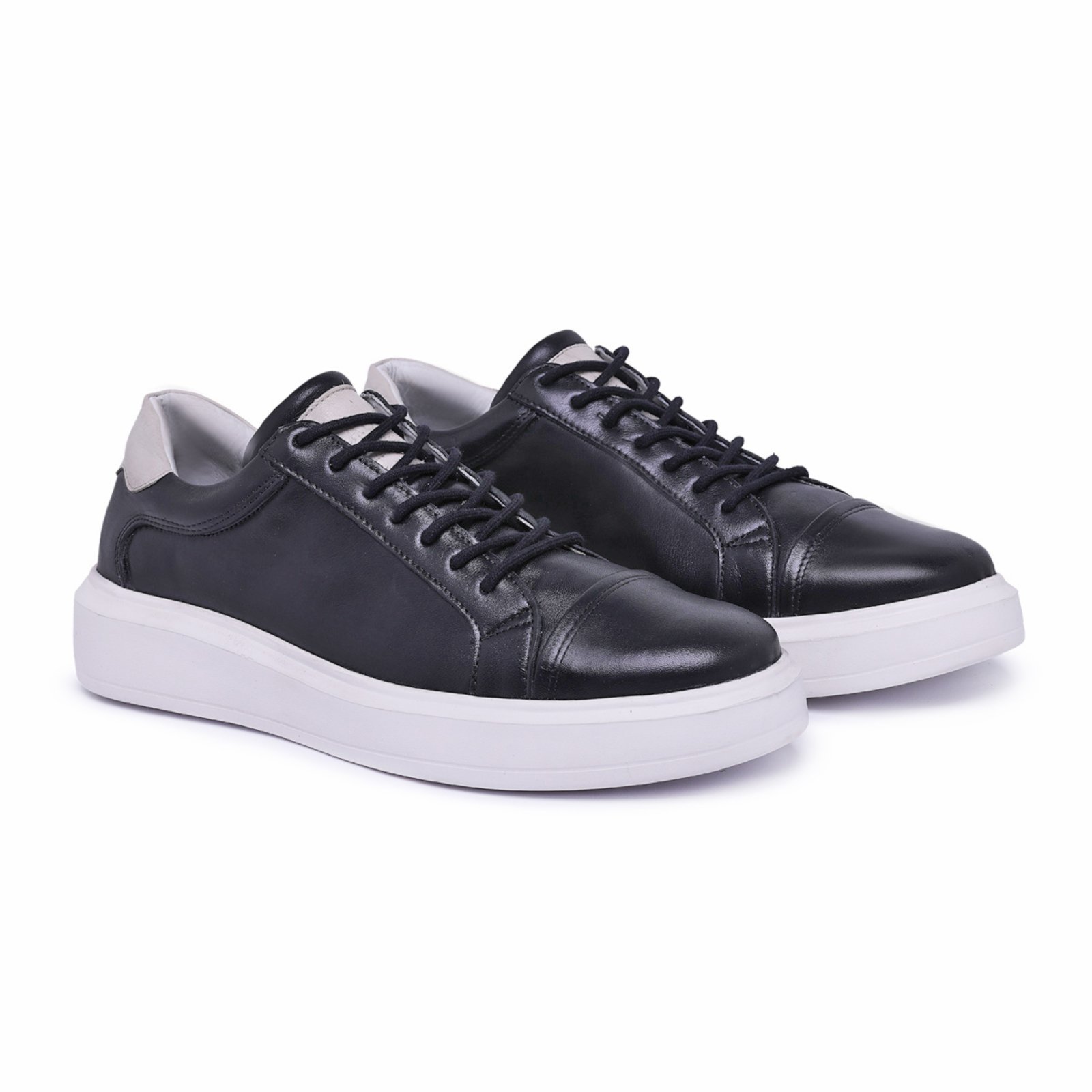 Tenis Masculino de Couro cano baixo, Modelo 3410 Confort Preto e Gelo Milano