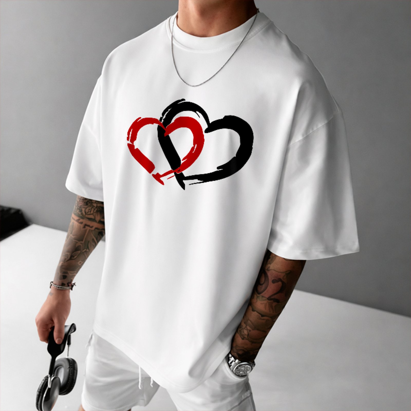 Camiseta Oversized Corações Entrelaçados Love Minimalista Unissex Branco