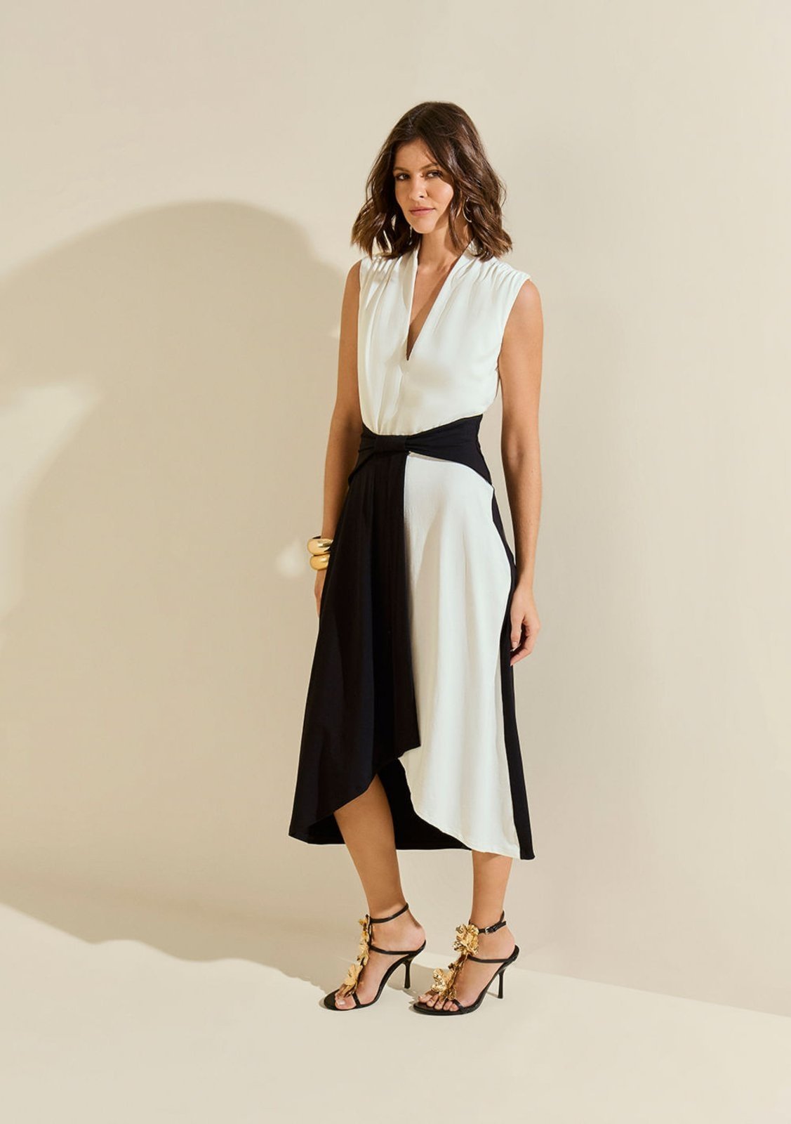 Vestido Morena Rosa Ajustado Decote V Sem Manga Midi Preto