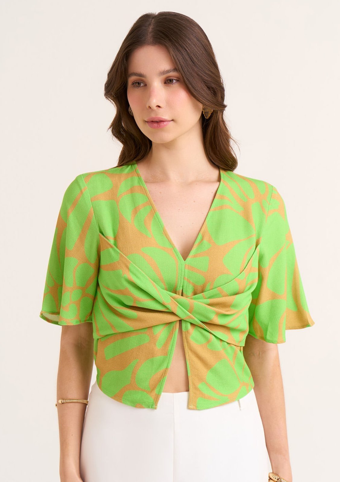Blusa Zinco Decote V Manga Curta Detalhe Torção Verde
