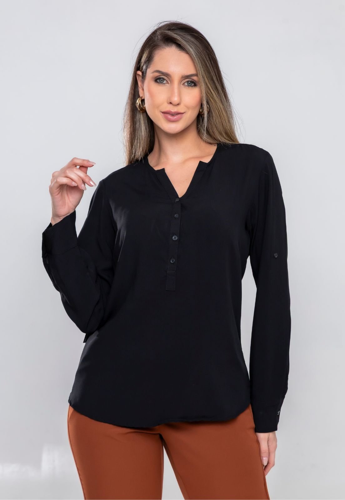 Vista 2 Camisa Feminina Fechada Manga Longa Decote V 100% Viscose Premium Docce Mulher preto Docce Mulher preto