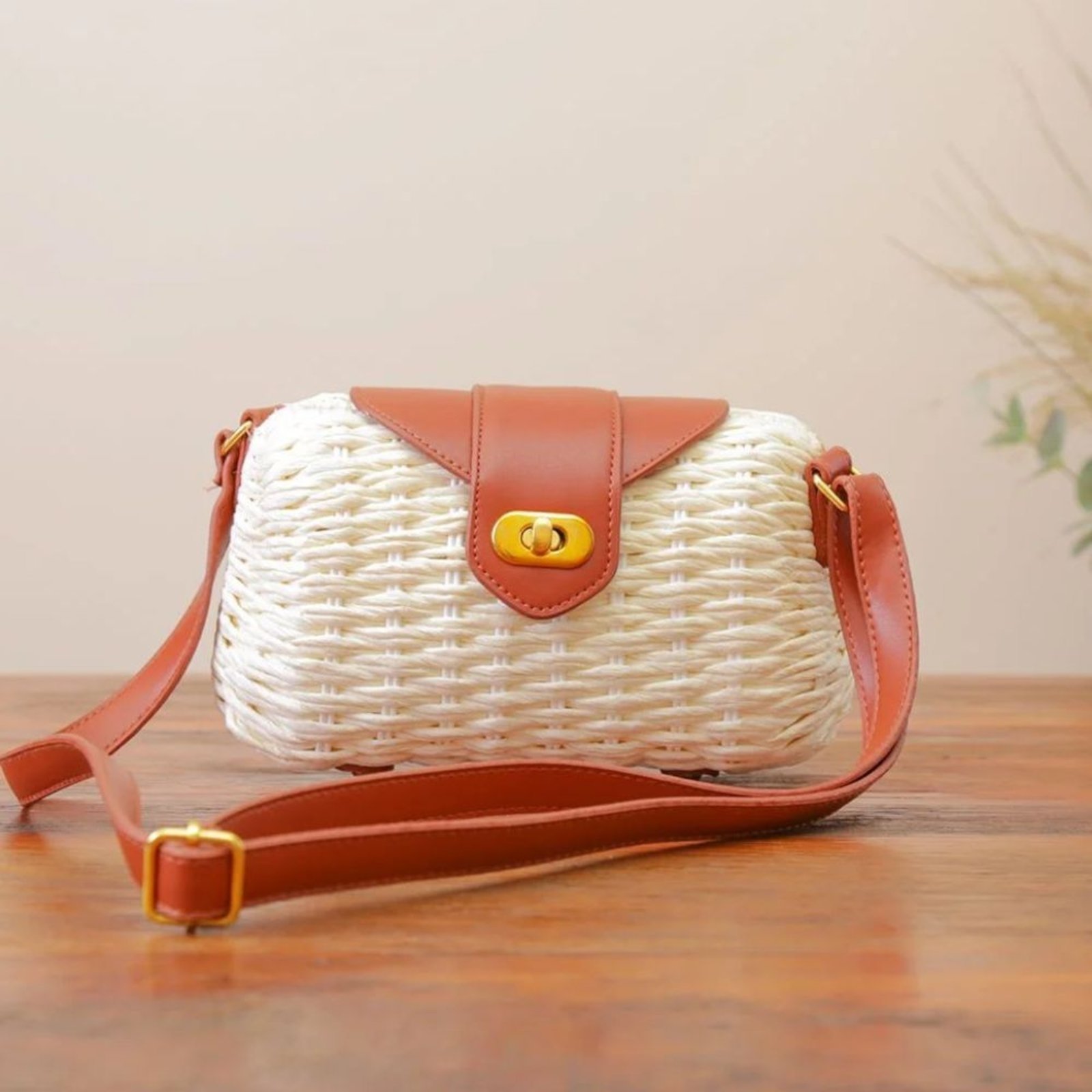 BOLSA DE PRAIA EM PALHA C/ ALÇA E C/ FORRO – CARAÍVA – Marrom – MELLOW BRAZIL