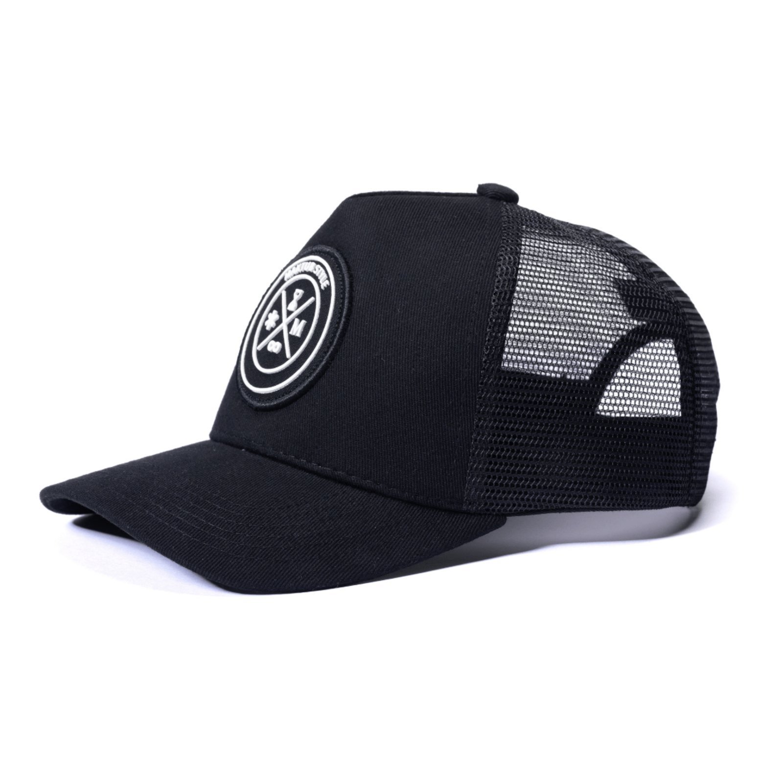 Vista 3 Boné Trucker Maktub Modelo All Black aba curva unissex MAKTUB STYLE preto black MAKTUB STYLE preto black