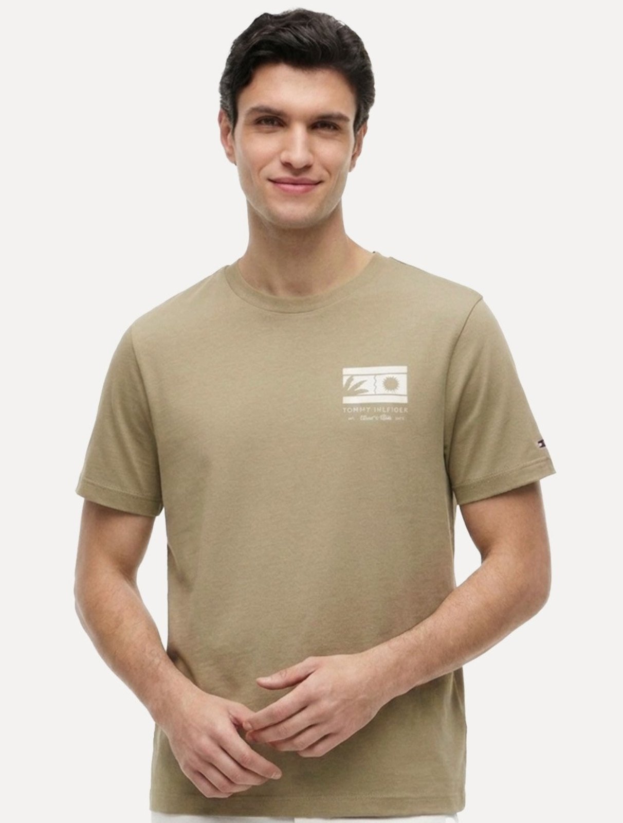 Camiseta Tommy Hilfiger Masculina Brand Love Graphic Tee Cáqui