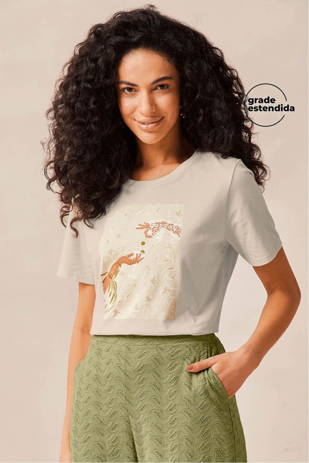 T-Shirt Feminina Estampa Flores Marialícia Bege