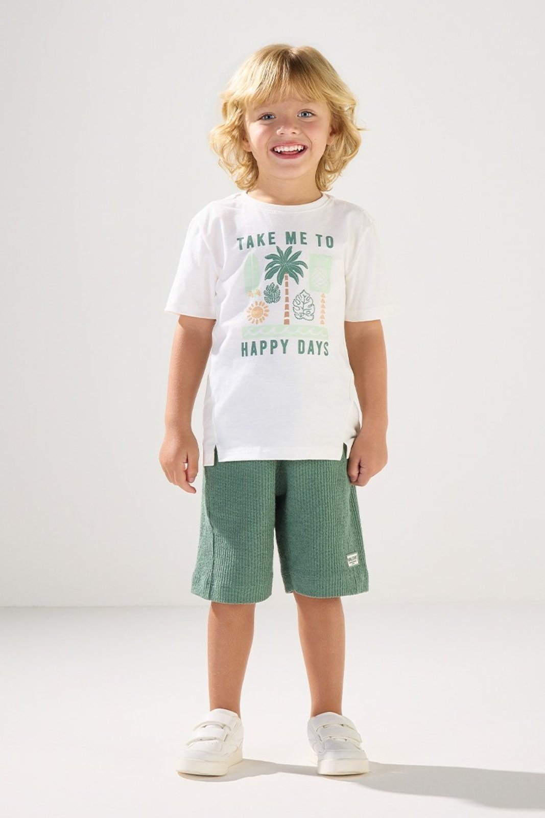 Infantil - Conjunto Camiseta Meia Malha com Recorte e Bermuda Texturizada