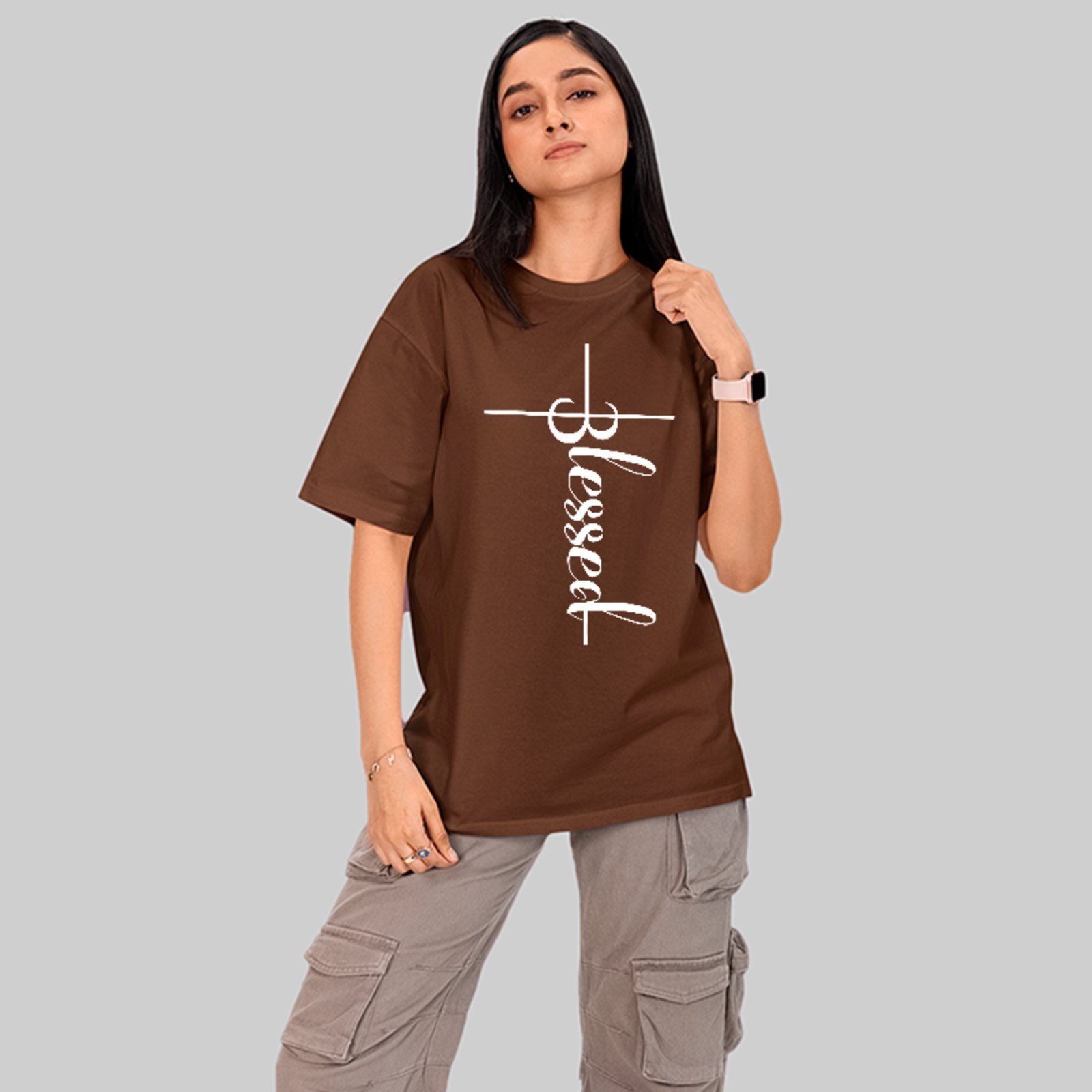 Camiseta Oversized Blessed Cruz Fé Cristã Marrom
