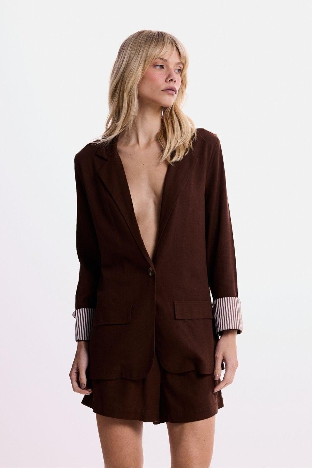 Blazer Com Lapela E Botão Carlota Costa Marrom